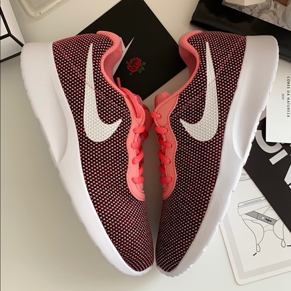 nike tanjun womens pink